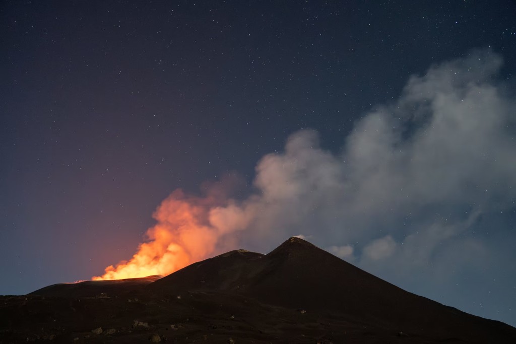 西西里岛埃特纳火山爆发。路透社