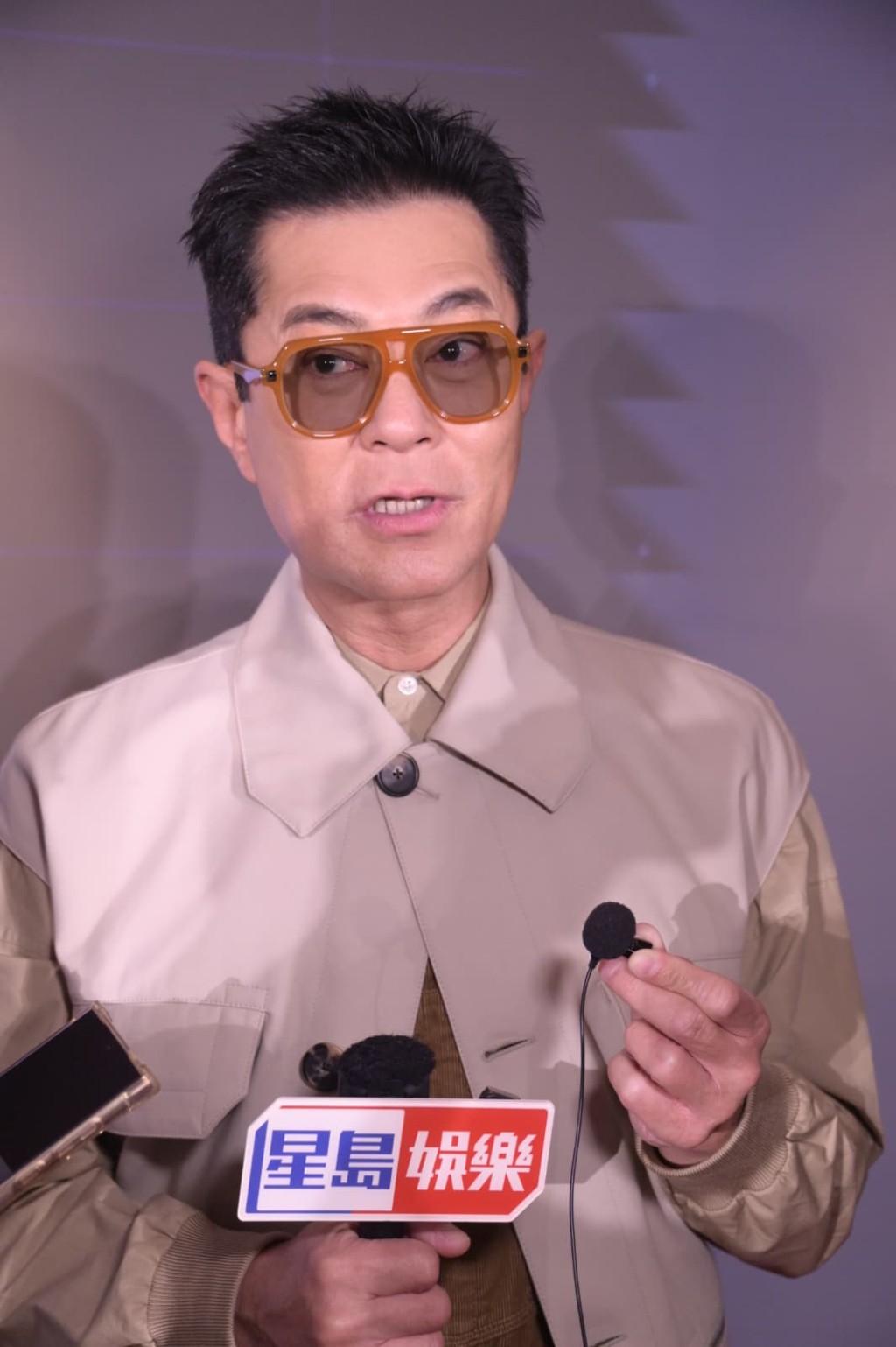 網上流出古仔在大學出現，周圍拍攝而引來女生圍觀，古仔指已戴帽和口罩也被認出。