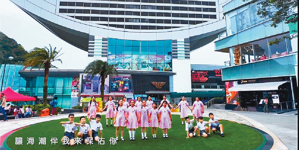 ■教育局聯同18間小學共同製作慶祝香港回歸祖國音樂影片。

