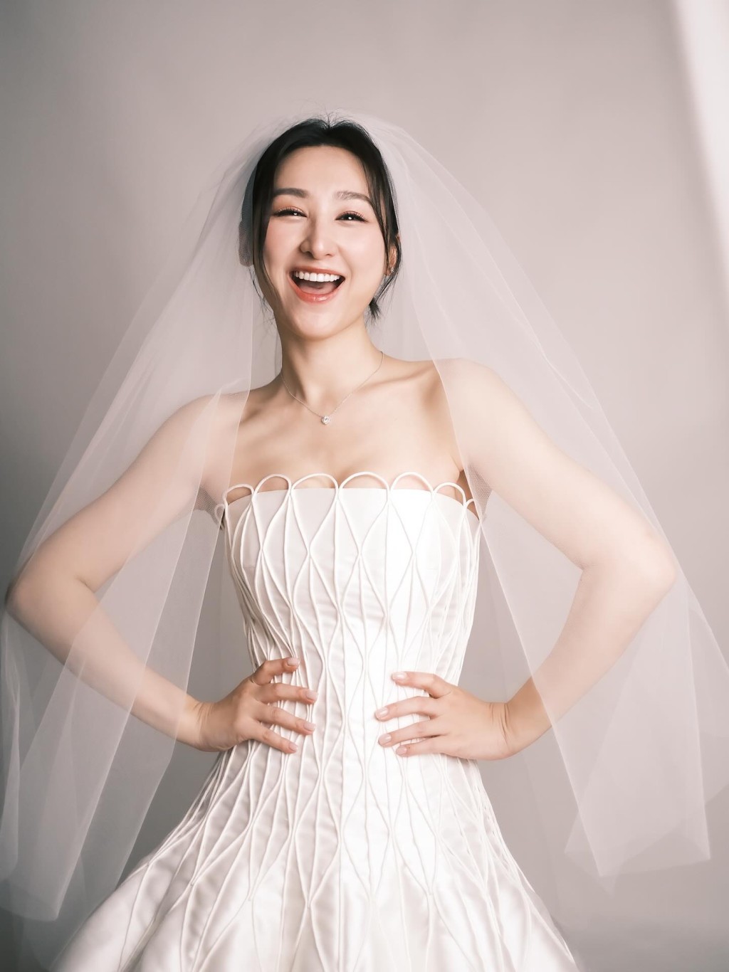 高海寧的婚紗相走氣質路線。 高海寧的婚紗相走氣質路線。