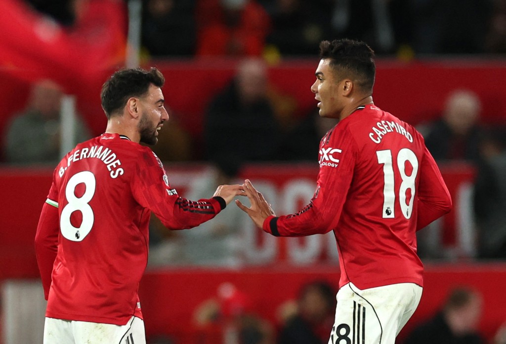 队长般奴费南迪斯助攻中场拍档卡斯米路头槌破网。路透社