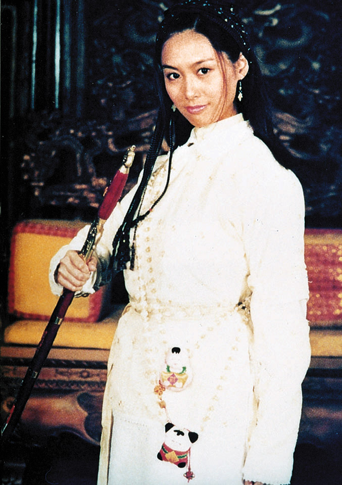 在2000年剧集《小宝与康熙》饰演“阿珂”。