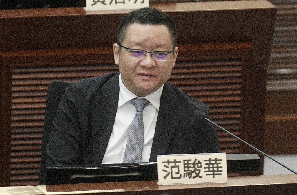 議員出席特別論壇。圖為范駿華。陳浩元攝