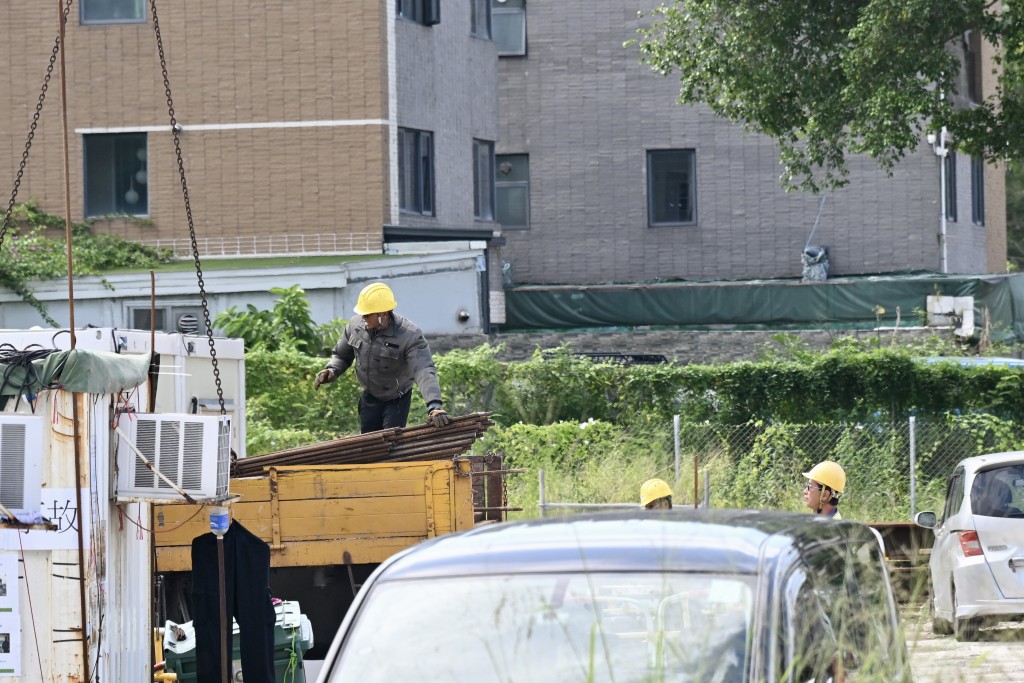 近年本港樓市下滑，私人發展商大幅減少新項目，建造業產業鏈上下游均大受影響。資料圖片