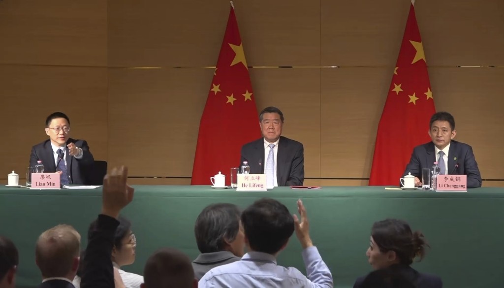 中國代表團舉行記者會。 美聯社 中國代表團舉行記者會。 美聯社