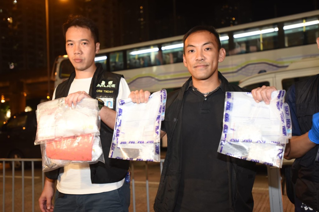 警方在26歲本地男子身上檢獲懷疑霹靂可卡因,並在其單位內檢獲毒品。尹敬堂攝