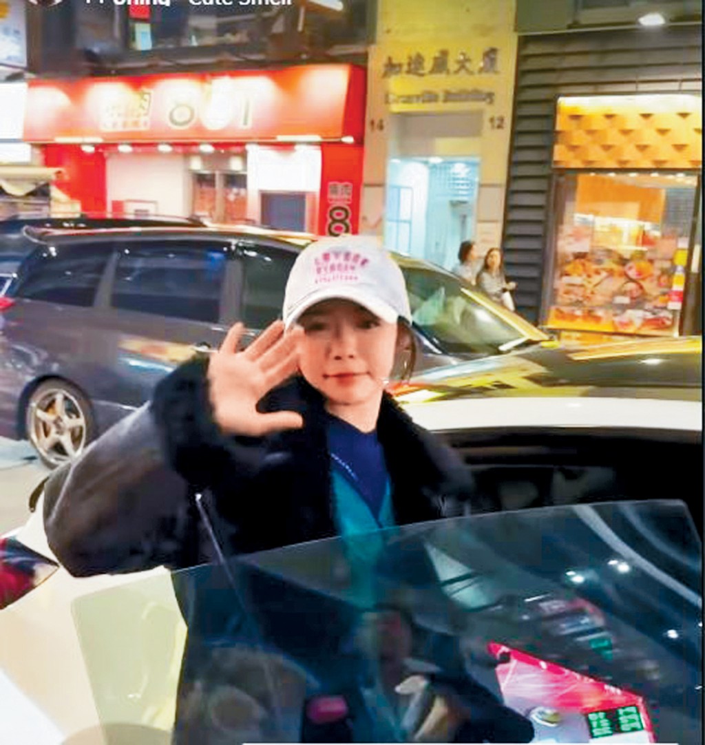 明禎甩底首映禮後,被粉絲野生捕捉到在活動的商場外出現。