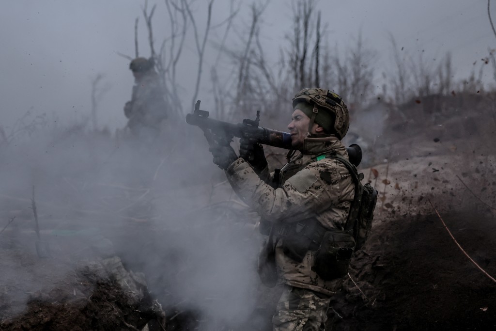 烏軍在東部頓涅茨克與俄軍激戰。路透社