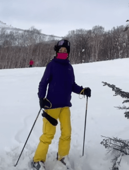 江美仪穿上滑雪装滑雪，都几有型㗎！