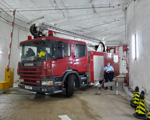 涉事消防車隸屬鴨脷洲消防局。