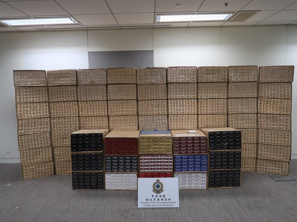 涉案私烟估计市值共约670万元。