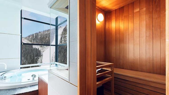 新設的Skier's Suite Room，附有觀景水力按摩浴池及桑拿設施。