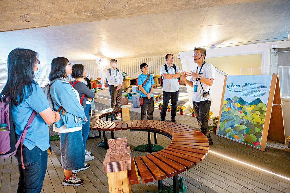 賽馬會長春社綠滿林廊導賞活動為公眾提供城市林務教育體驗。