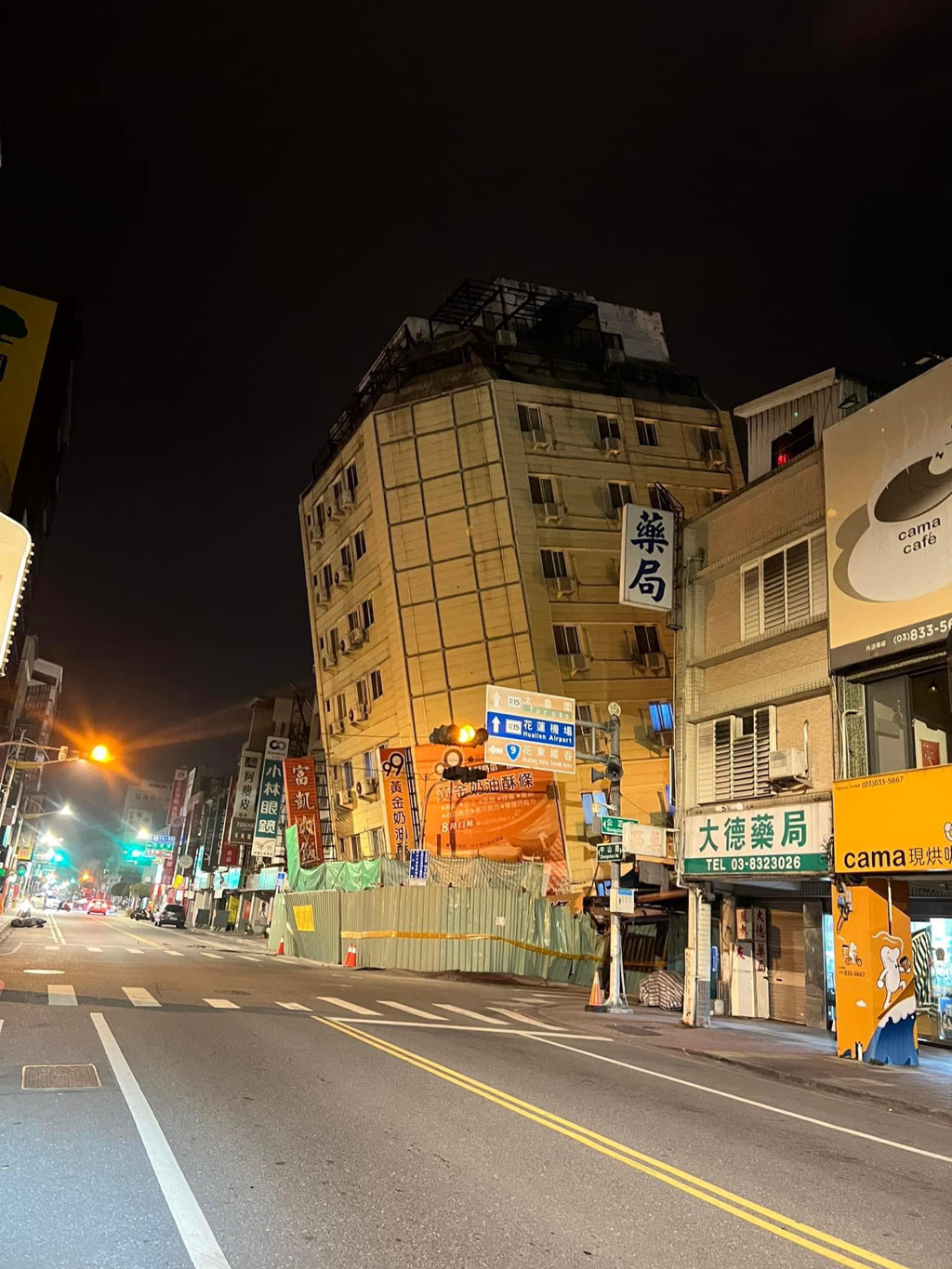 花莲凌晨6.3级地震后，花莲中山路富凯饭店倒塌。中时