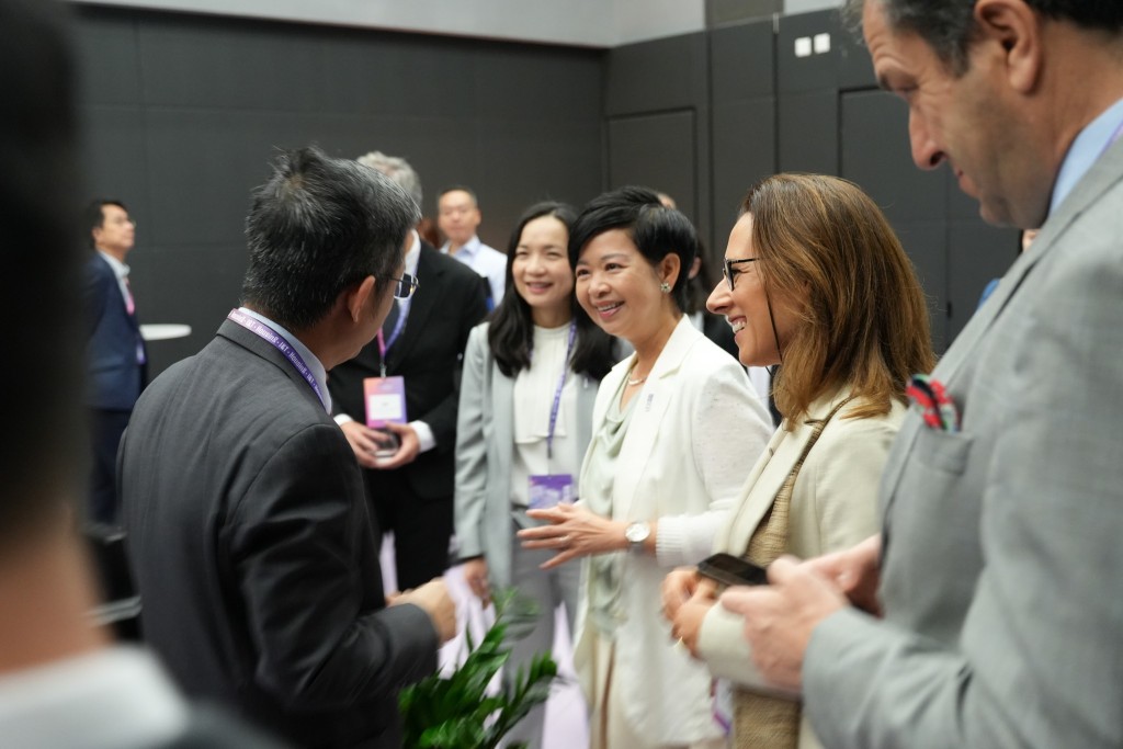 專題研討會圍繞「智能.建房」、「智能.科技」進行討論。何永賢FB圖片 專題研討會圍繞「智能.建房」、「智能.科技」進行討論。何永賢FB圖片