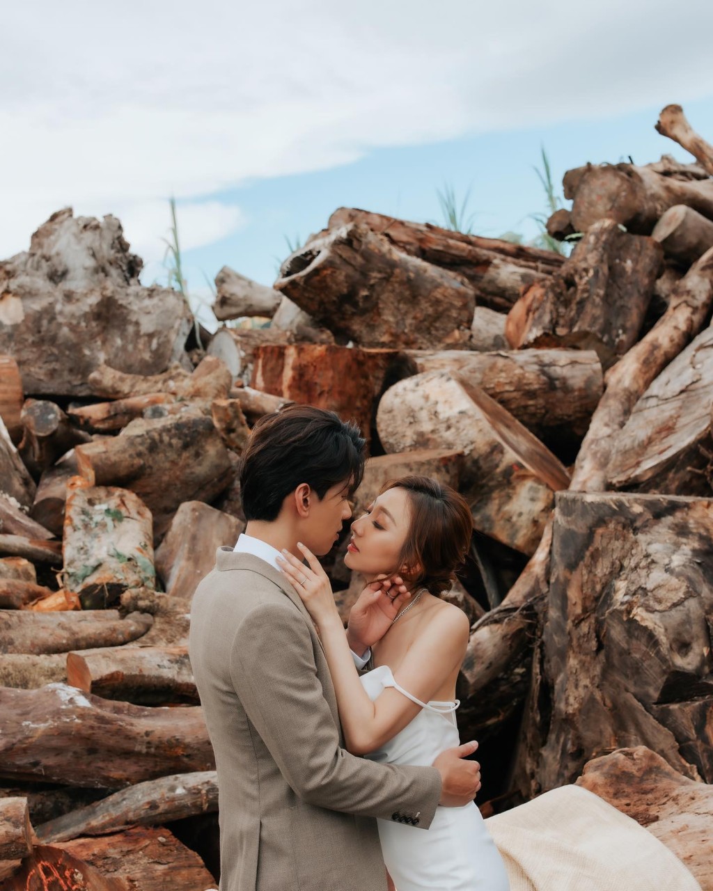 林奕匡和太太李霭玑两年前再影婚照庆祝木婚。