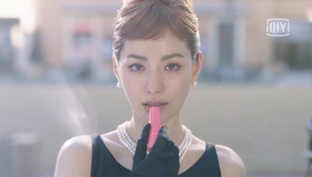 NaNa在首集扮柯德莉夏萍。