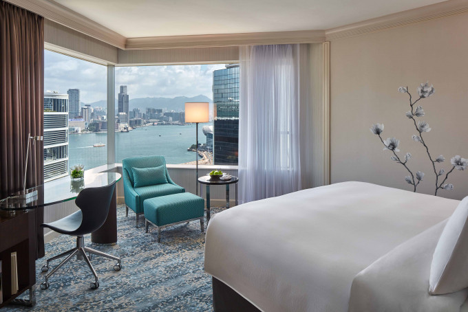 1,880港元起的套票包括香港JW萬豪酒店一晚住宿。