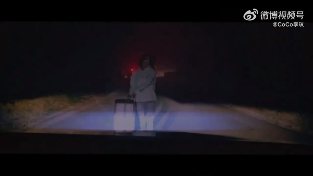 新歌預告片中，李玟拖著行李箱步上車。