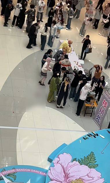 河南有开业仅2月商场爆天幕洒玻璃雨致多人浴血。抖音 河南有开业仅2月商场爆天幕洒玻璃雨致多人浴血。抖音