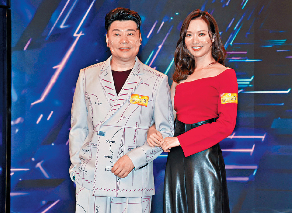 ■阮兆祥笑指馮盈盈「踢走」上一輯主持賴慰玲！  
