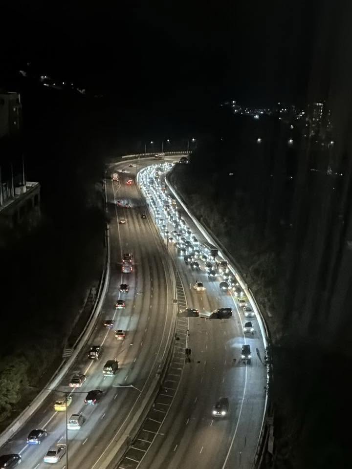 現場交通非常擠塞。網上圖片