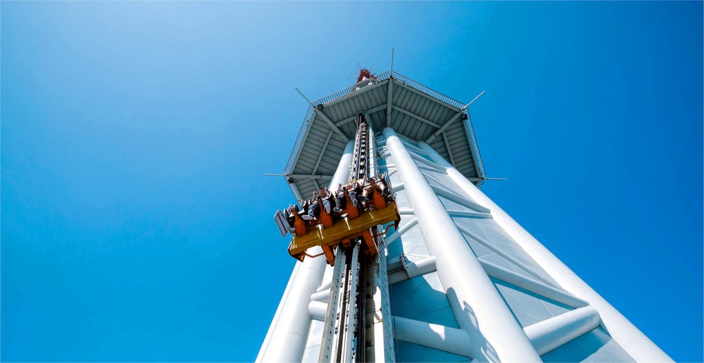 「極速雲霄」坐跳樓機從廣州塔天線桅杆455米上升至485米，再垂直急降。
