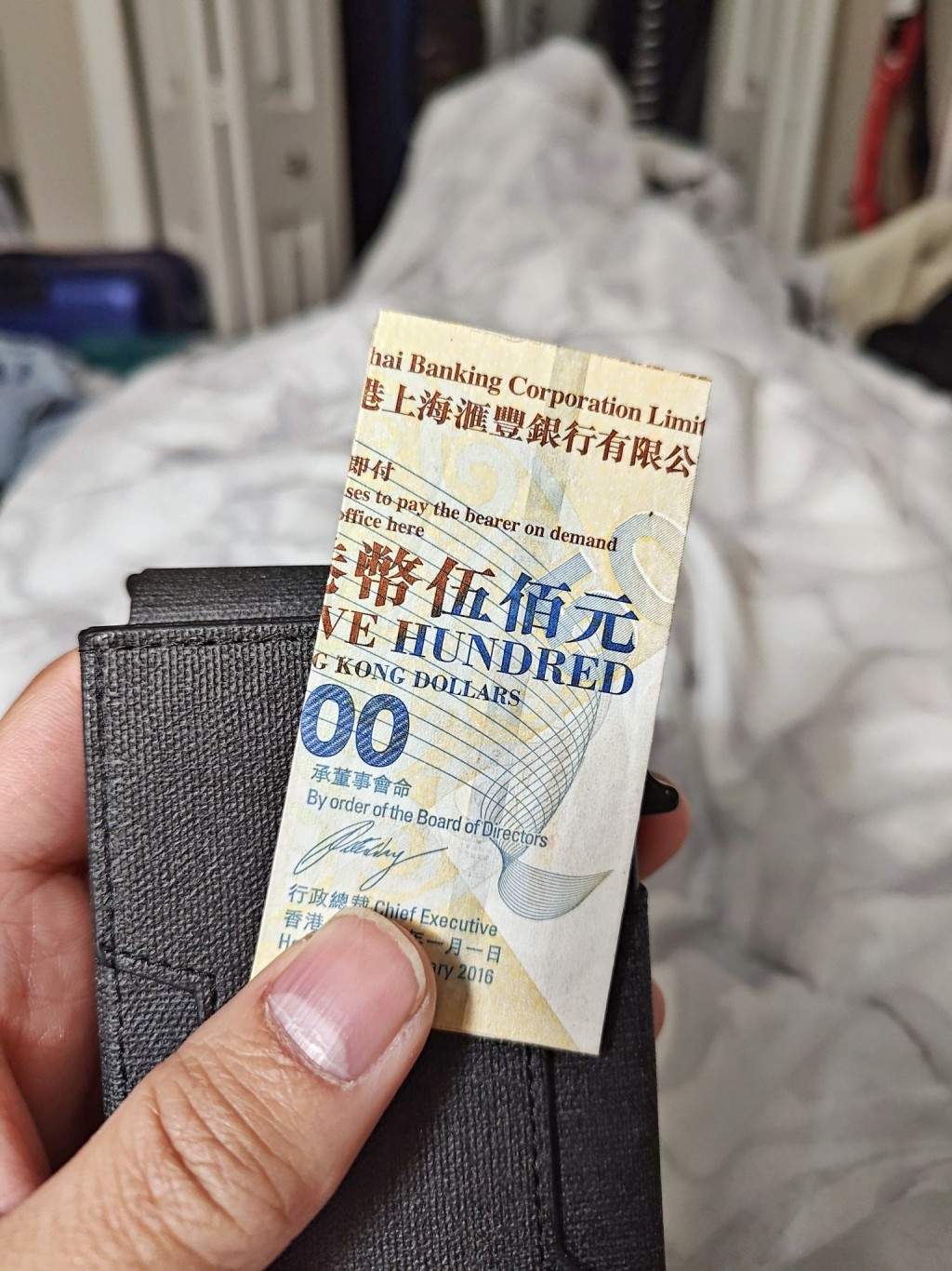 樓主在人生低潮時遇到一家三口乘客,對 方不但給予$500元小費作激勵,還留下長 21字的金句。樓主如今感恩地表示,「呢 張$500對當時經歷人生低潮嘅我嚟講係一 個幾重要嘅啟示」。fb「香港尋人專區」截圖 樓主在人生低潮時遇到一家三口乘客,對 方不但給予$500元小費作激勵,還留下長 21字的金句。樓主如今感恩地表示,「呢 張$500對當時經歷人生低潮嘅我嚟講係一 個幾重要嘅啟示」。fb「香港尋人專區」截圖