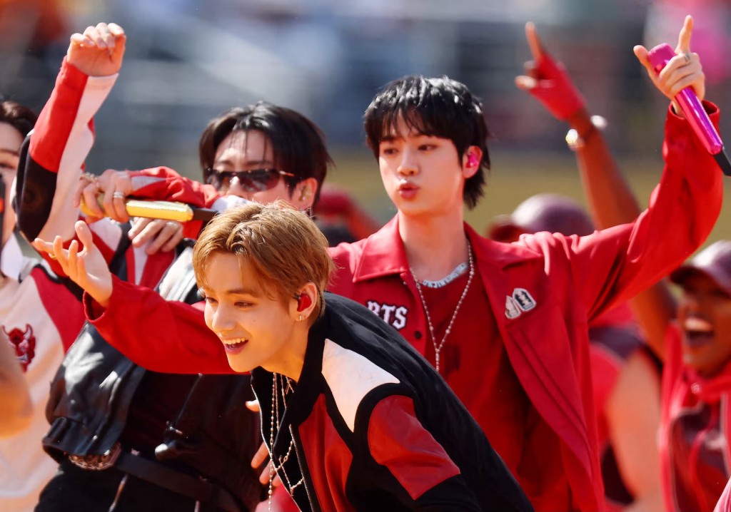 BTS唱出《Dynamite》。 BTS唱出《Dynamite》。