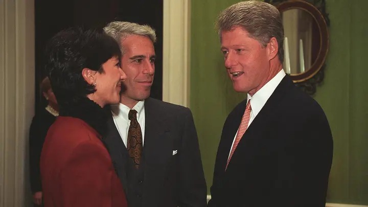 爱泼斯坦(中)1993年到白宫出席慈善活动时与时任总统克林顿会面。网上图片