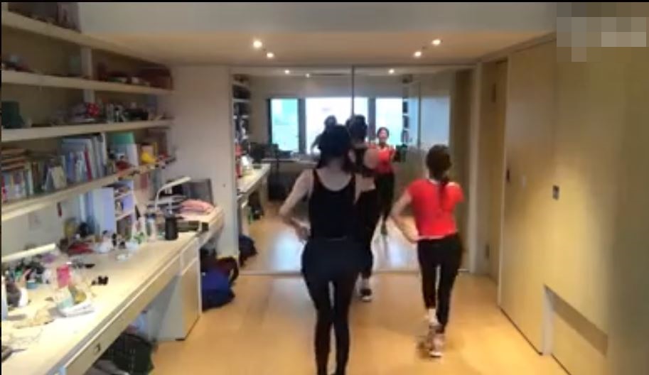 小S分享二人跳舞的影片。截图