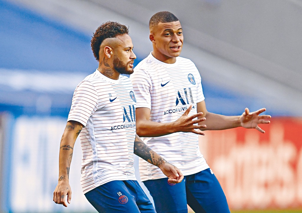 尼馬（左）與麥巴比無論場外或場內都非常合拍。