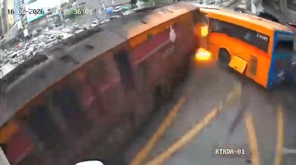 曼谷火車撞巴士8死32傷 火車司機被控過失致死 據報毒檢呈陽性。路透社