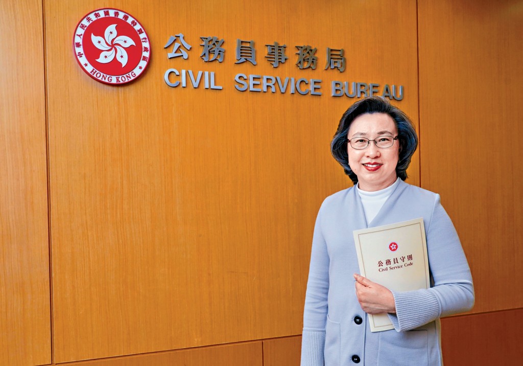 楊何蓓茵表示，當局在多方面培訓上都滲入國家安全的元素，又不定時舉辦講座向公務員講解最新的國際形勢。 