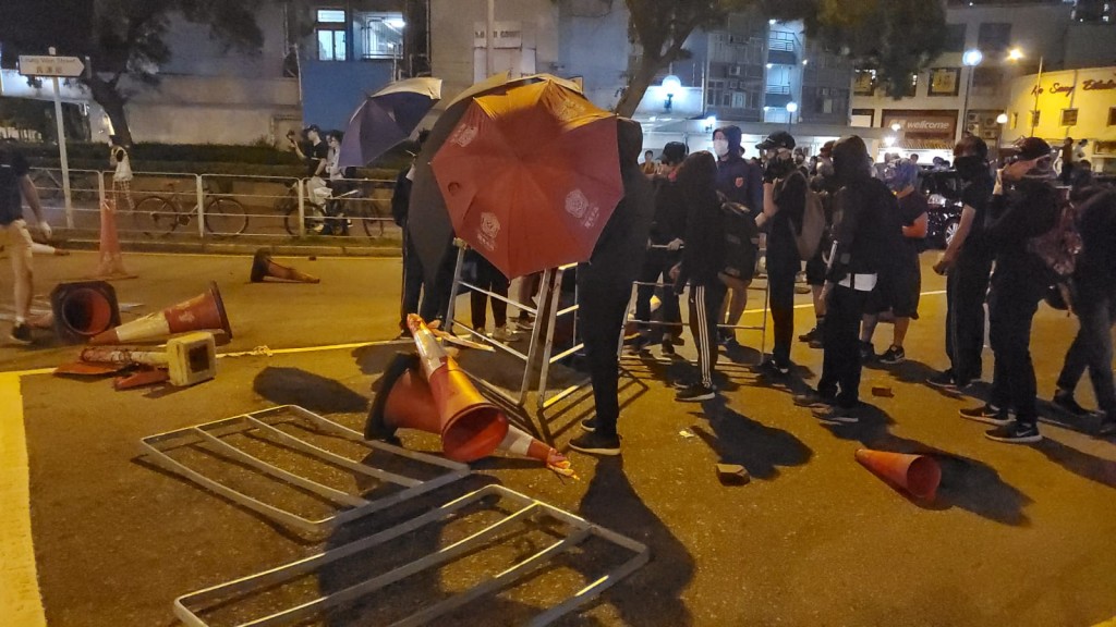 示威者堵塞馬路