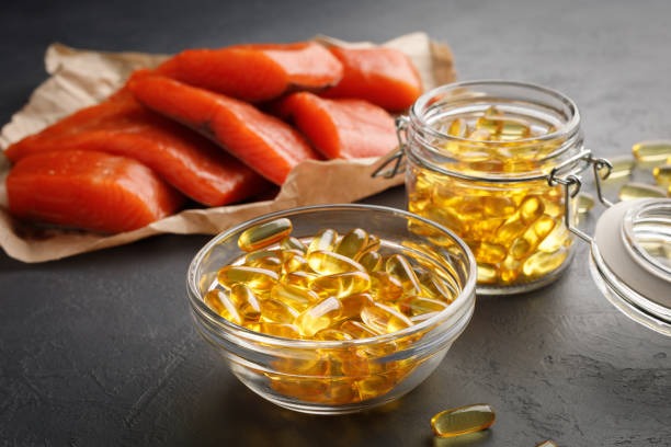 鱼油含有丰富的omega-3脂肪酸。istock
