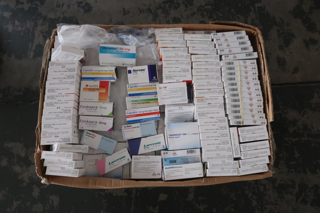 走私貨物包括懷疑藥劑製品、懷疑受管制屬瀕危物種的膨魚鰓及植物、乾海味、雪茄及電子產品。