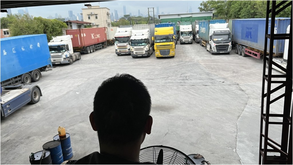 跨境貨車司機周日起只須申報四十八小時內核酸檢測陰性證明,即可進入內地。資料圖片