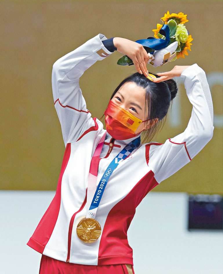 ■楊倩領獎戴的同款髮夾，成為網紅產品（左）。