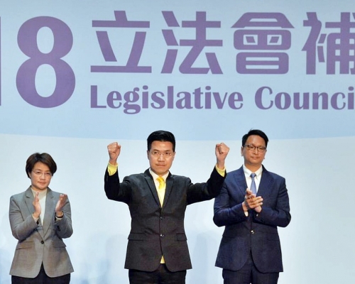 劉頴匡入稟質疑立法會議員范國威（中）非恰當地獲選。資料圖片