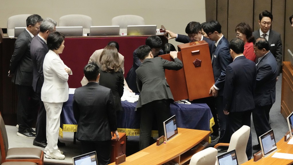 南韩国会日前就是否批准拘捕李在明开会投票。 美联社