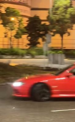 私家車掟彎飄移。