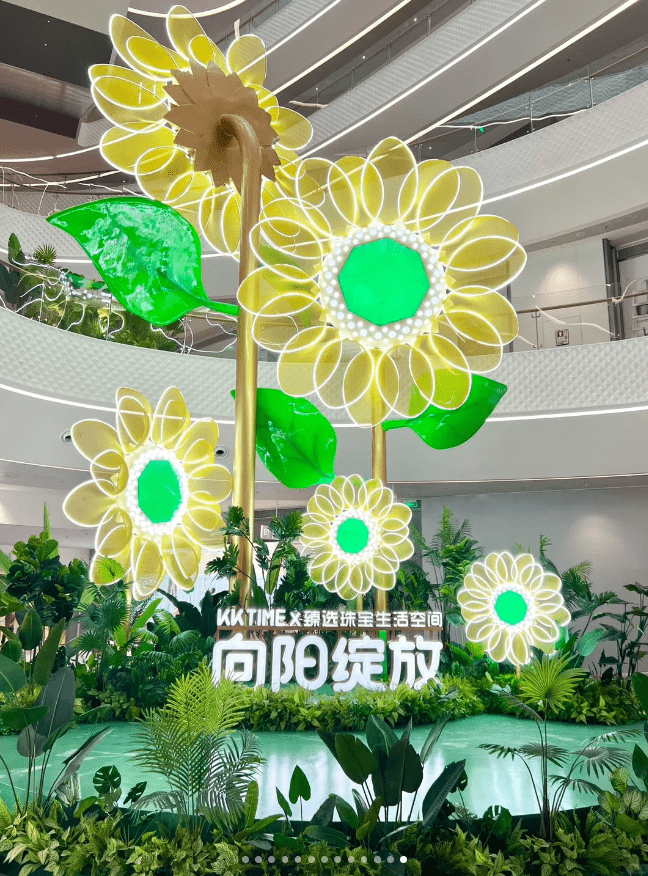  一朵朵巨型的向日葵非常矚目。（圖片來源：小紅書＠wwwest） 