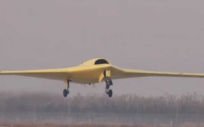 「彩虹-7」高空高速隱身無人機成功首飛。央視