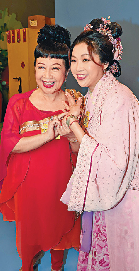 ■梅小惠爆家燕姐錄台慶節目錄到喊。
