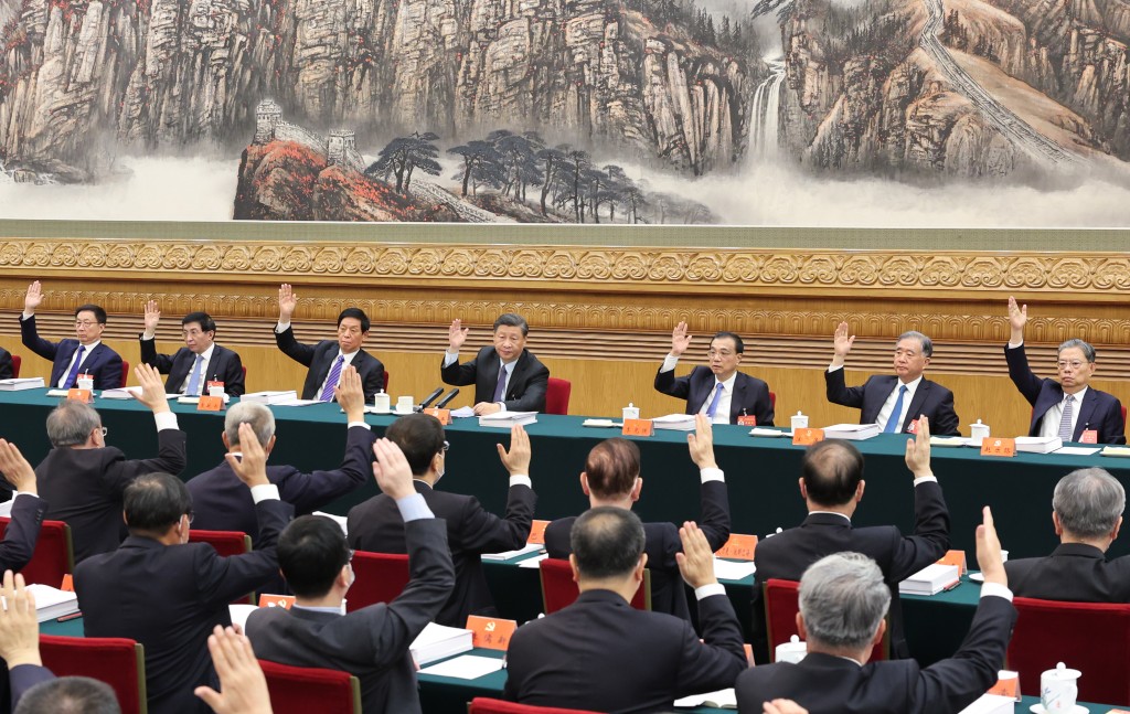 二十大主席團昨日舉行第三次會議。新華社
