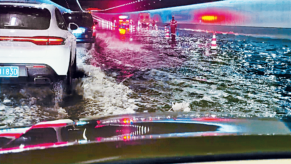深中通道一度水浸。