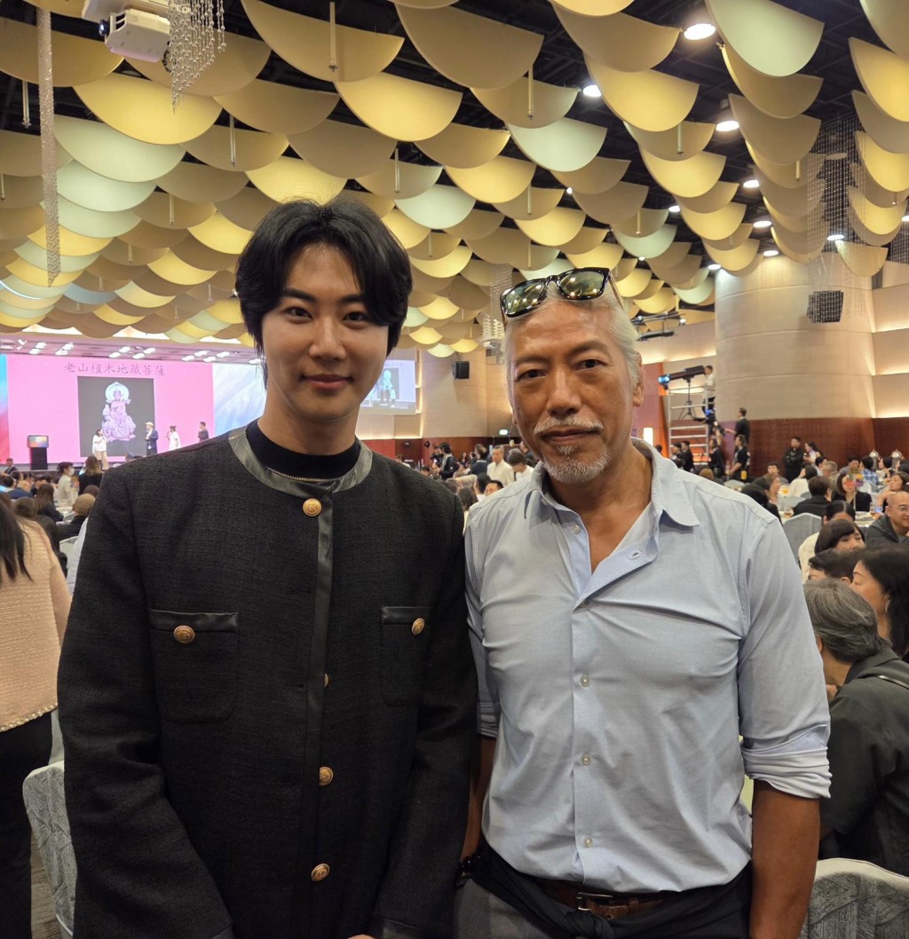 Yong Heo、張耀揚識英雄重英雄，互相問好。