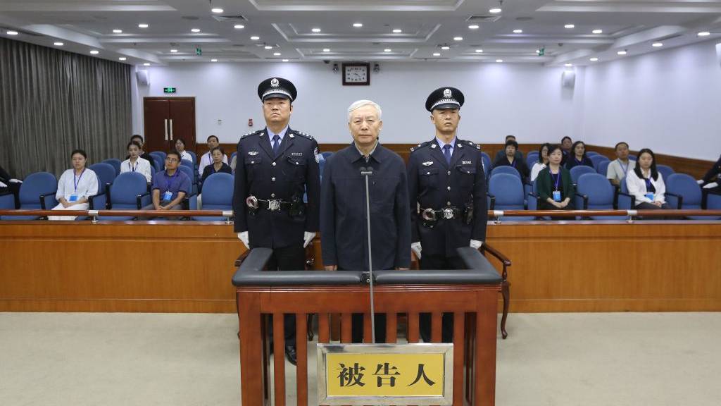 經濟委員會原副主任畢井泉受賄罪成，判監14年、罰款500萬人民幣。新華社