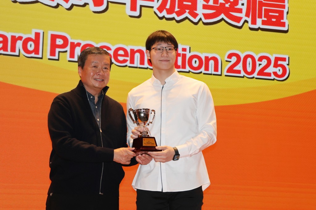 徐奕淇奪「最佳新秀男泳員」。徐嘉華攝 徐奕淇奪「最佳新秀男泳員」。徐嘉華攝